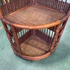 ラタン　コーナーラック　籐　扇型　昭和レトロ　天然素材　茶色　ダークブラウン　収納棚　の画像