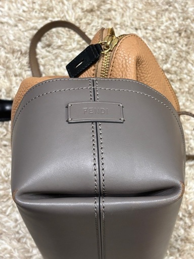 FENDI レザーショルダーバッグ ベージュ グレー