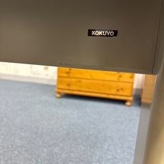 KOKUYOオフィスデスク、椅子のセットの画像