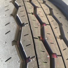 ハイエース純正タイヤ 新車外し 古い 4本セットの画像