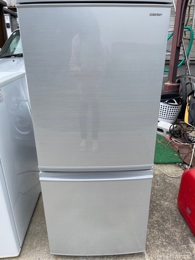シャープ冷蔵庫　137L