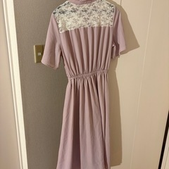 ピンクレースのワンピースの画像