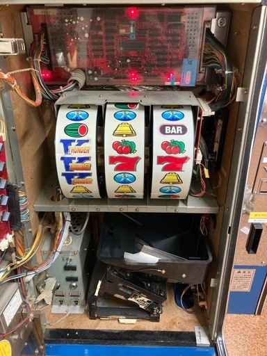 パチスロ  サンダーV 4号機 アミューズメント仕様