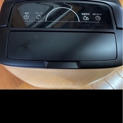 （取引中）除湿機と自立式物干し竿のセットの画像