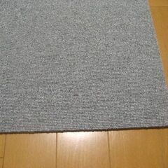 日本製タイルカーペット厚み6.5㎜・1枚２００円・在庫２１枚（１６６５）未使用品の画像