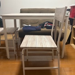 ダイニングテーブルの画像