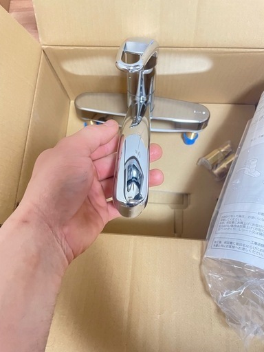 未使用キッチンか洗面の水栓
