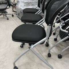 【来店歓迎 】【OF-92】美品　ネスティングチェア ミーティング 折りたたみ収納 椅子 キャスター付き 研修 会議 セミナー 塾 収納 集会 折りたたみ椅子 パイプ椅子　オフィスチェア　検)事務机 オフィス チェア　会議 椅子　ロッカー　ミーティングテーブル　応接ソファ 店舗 事務所 什器　書庫 本棚 ラック デスク スチール 美品多数 格安 【中古オフィス家具】の画像