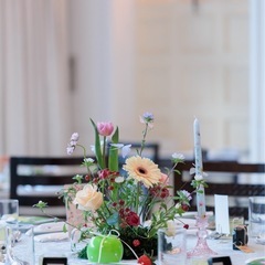 ピンクキャンドルホルダー12個と花柄キャンドル12本の画像