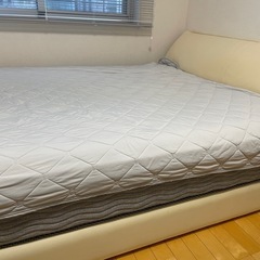 【美品】高級ベッドフレーム：シーリー「ソレイユ」ダブルワイド（ベージュ）の画像