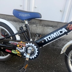 トミカ 補助輪付き自転車の画像