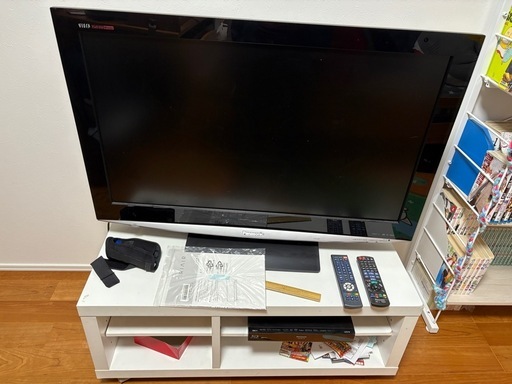 テレビ、テレビ台、ブルーレイレコーダー