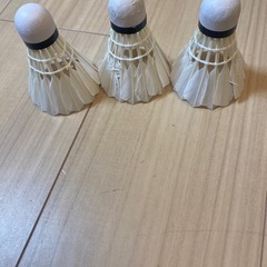 バドミントンラケット3本＋シャトルセットの画像