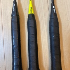 バドミントンラケット3本＋シャトルセットの画像