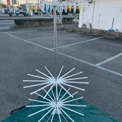 最終値下げ‼️室内物干しスタンド／回転式ハンガーラックの画像