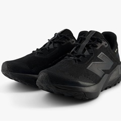 【値下げしました】新品 new balance  防水ランニングシューズの画像