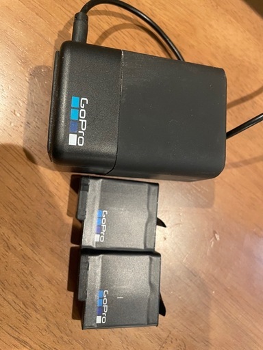 ? GoPro HERO 7 本体 + 充電ケーブル・マウント類セット