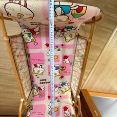 ピンク色ラタンバウンサー・ゆりかごの画像