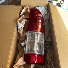 ハイエース　純正テールランプ左　純正風テールランプ左右
の画像