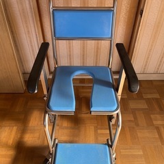 シャワー車いすの画像