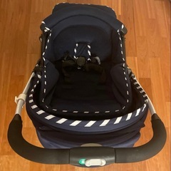 西松屋ベビーカーデ・ヨーネ レジェe 対面-背面　ワンタッチの画像