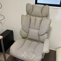 引取り日確認中です　
ゲーミングチェアの画像