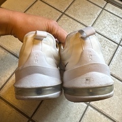 ナイキ エア マックス アクシス（Nike Air Max Axis）スニーカーの画像