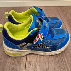 歩くと光る子供用くつの画像