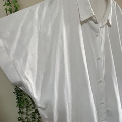 UNIQLO ユニクロ　Sサイズ　半袖ブラウス　フレンチスリーブ　シャツの画像