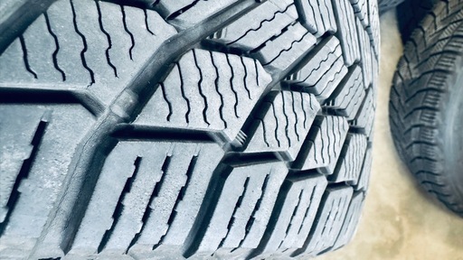 ミシュラン X-ICE SONW 205/50R17 + シュナイダー　7Jx17+48 114.3-5H スポークにコキズ有り