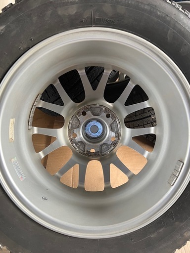 スタッドレスタイヤ 205/60R16