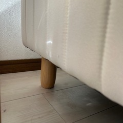 脚付きマットレスシングルベッド
の画像