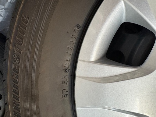 ハイエース 新車外し 純正タイヤホイールセット(純正キャップ付き