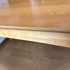 ニトリ48990円  サイズ 【テーブル】幅120×奥行75×高さ71cm 【チェア】幅41.5×奥行48.5×高さ78cm 素材 【テーブル】天板:オーク突板　脚部:ラバーウッド 【チェア】脚部:ラバーウッド　座面:ポリエステルの画像
