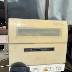  Panasonic 食器洗い乾燥機 型番：NP-TR8-W 製造年：2016年製の画像