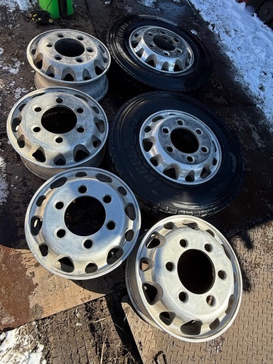 【値下げしました】4トン車アルミホイール 17.5×6.00 135 JIS 球面座 6穴 6本セット