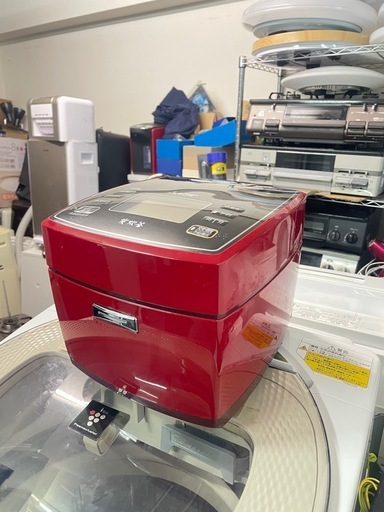 配送可能　保証付き 三菱炊飯器　NJ-XE10E6-R レッド2019年製