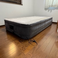 電動エアーベッド　インテックスの画像