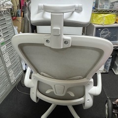 オフィスチェア ヘッドレスト 跳ね上げ デスクチェア メッシュ 学習 勉強椅子 テレワーク キャスター 腰痛 ワークチェア 白 オフィスチェアー の画像