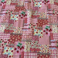 綿麻生地＊いちご柄パッチワークの画像