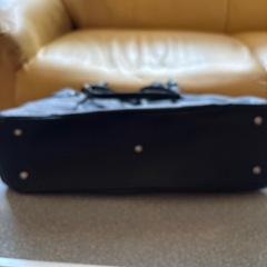 ELLEの少し大き目な黒のバックの画像