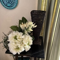 🌹 【SALE‼️】豪華❗️高さ60センチ大きめ造花　花器付き🌹の画像