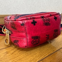 カステルパジャックボディーバッグの画像