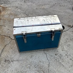 トラック　工具箱　ステンレス？