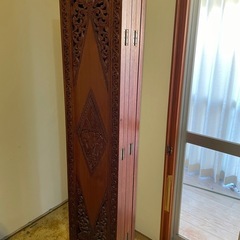 チーク材のパーテーションの画像