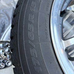ホイール付きスタッドレスタイヤ175/65R15の画像