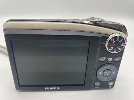 【トレファク足立扇店】ｺﾝﾊﾟｸﾄﾃﾞｼﾞﾀﾙｶﾒﾗ FUJIFILM FinePix F50fd 充電器付 外装ｷｽﾞ有