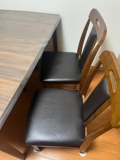 4人用　ダイニングテーブルといす