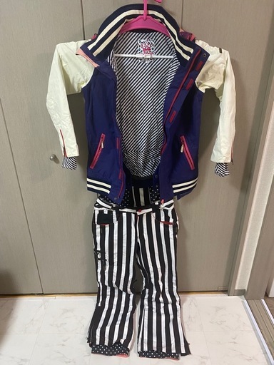 【値下げしました】女性用スノボウェア上下Mサイズ SiROP(シロップ)&SISTA.J(シスタージェイ)
