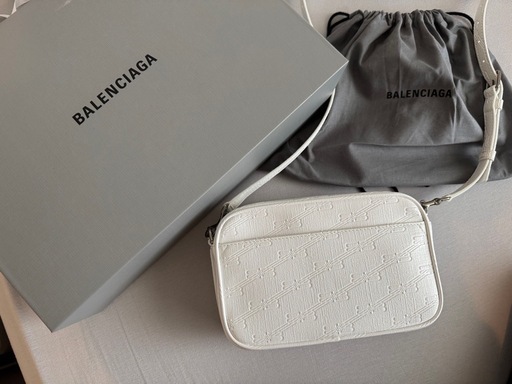BALENCIAGA ホワイトショルダーバッグ